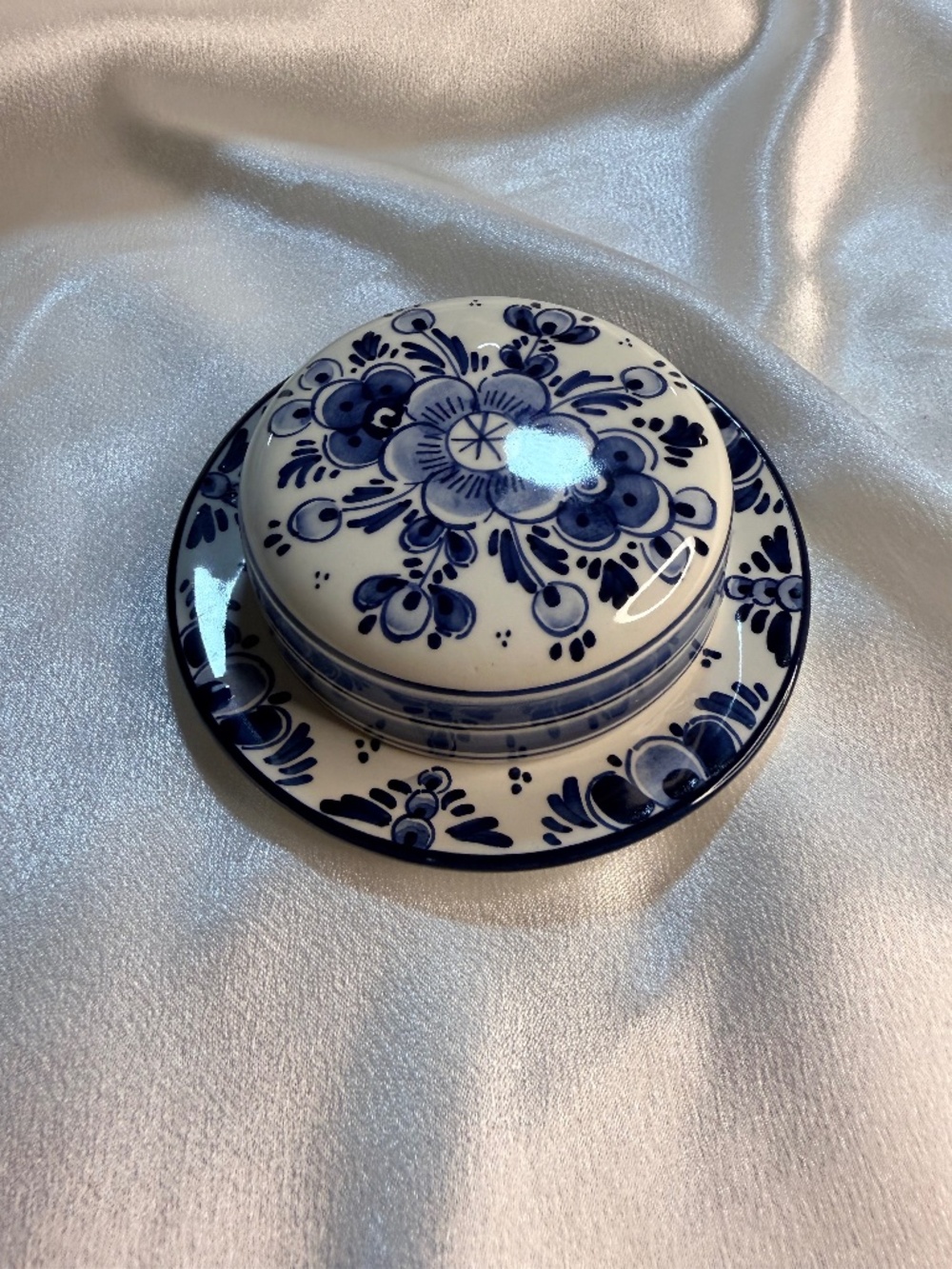 Vintage Delft Holland Hand Painted Blue & White Lidded Trinket Box